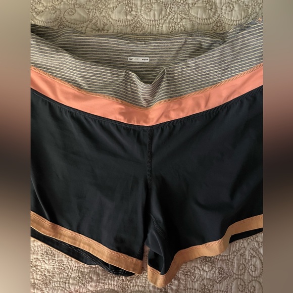 Lululemon Shorts-Size 8 - Picture 5 of 7
